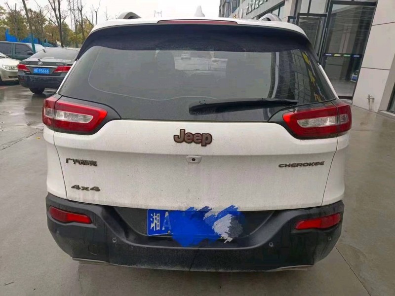 邵陽17年Jeep自由光4