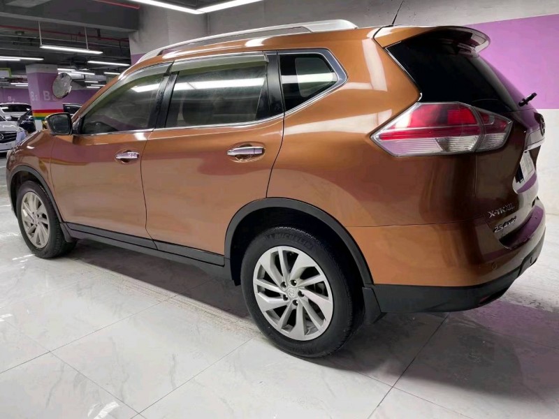 重慶14年日產奇駿3