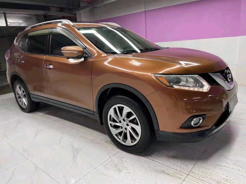 重慶14年日產奇駿5