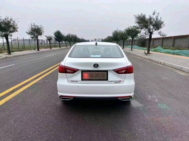 柳州21年長安汽車銳程CC5