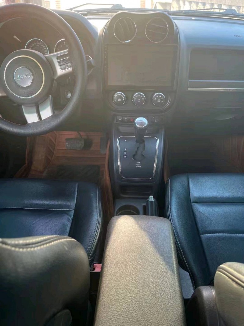 紹興12年Jeep指南者6