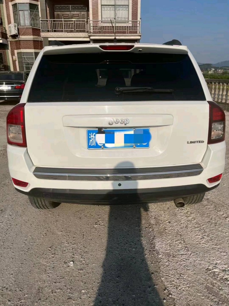 紹興12年Jeep指南者9