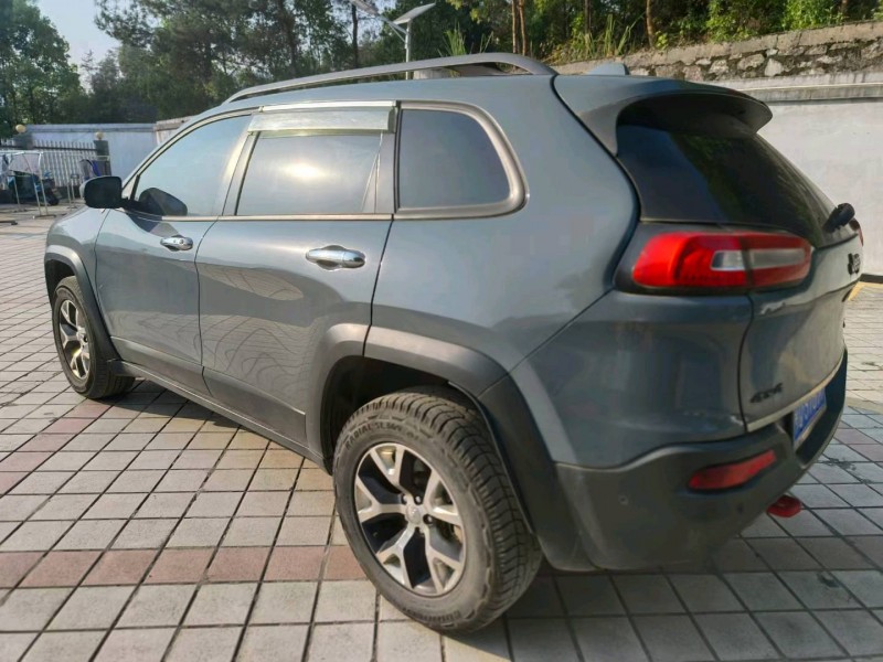 恩施17年Jeep自由光7