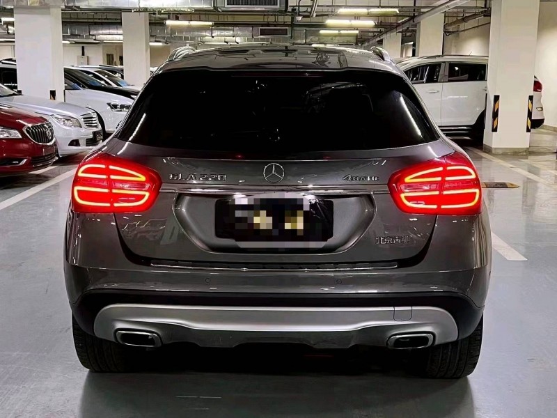 北京16年奔驰GLA9