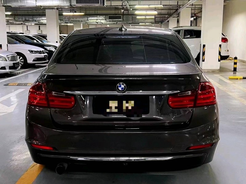 北京12年宝马3系9