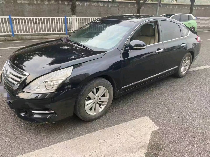 重慶11年日產天籟4