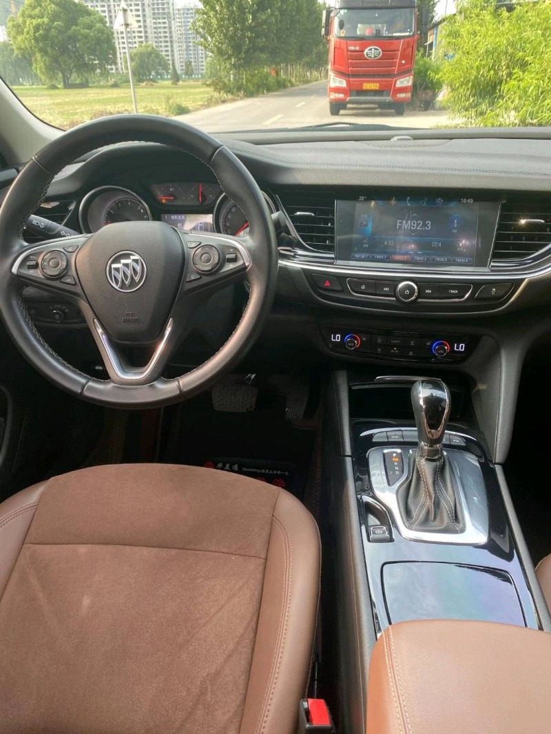 青岛19年别克君威9