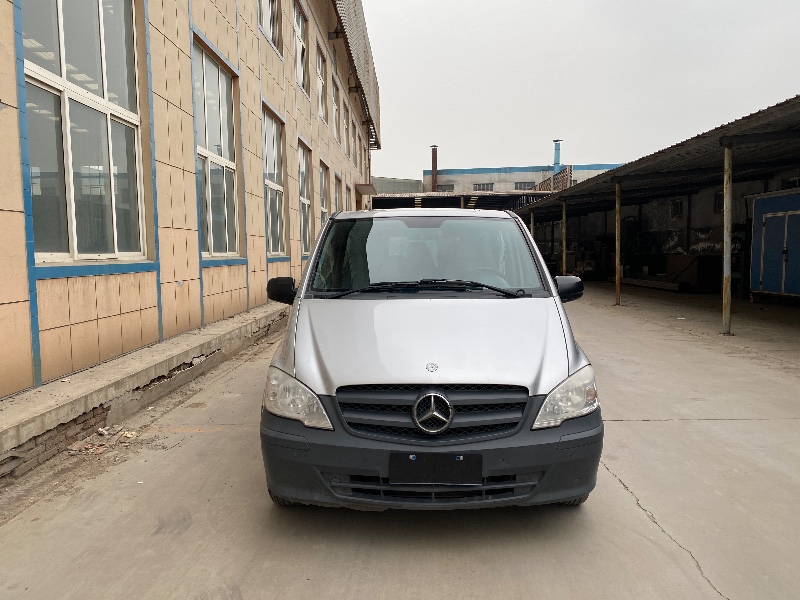 青岛13年奔驰威霆9