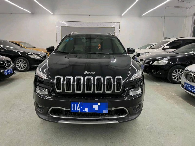 泰安17年Jeep自由光1