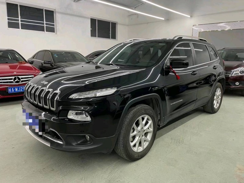 泰安17年Jeep自由光2