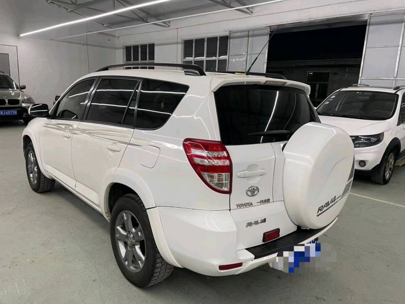 泰安13年豐田RAV43
