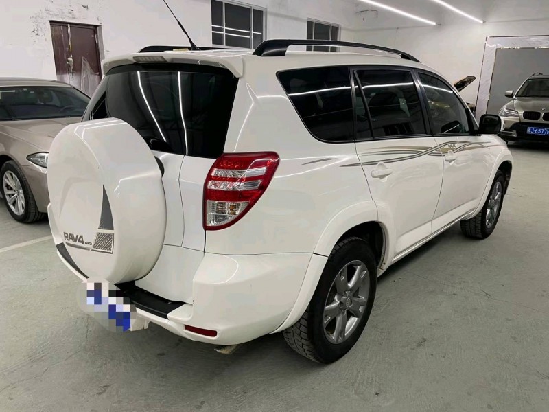 泰安13年豐田RAV48