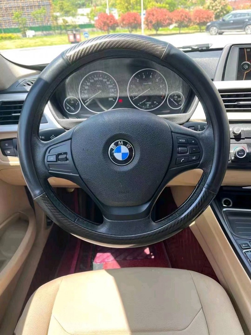 北京14年宝马3系8