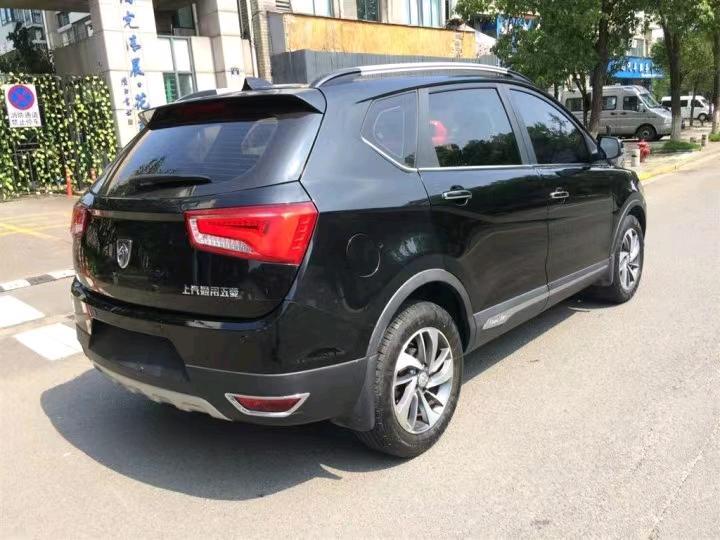 廈門16年寶駿5608