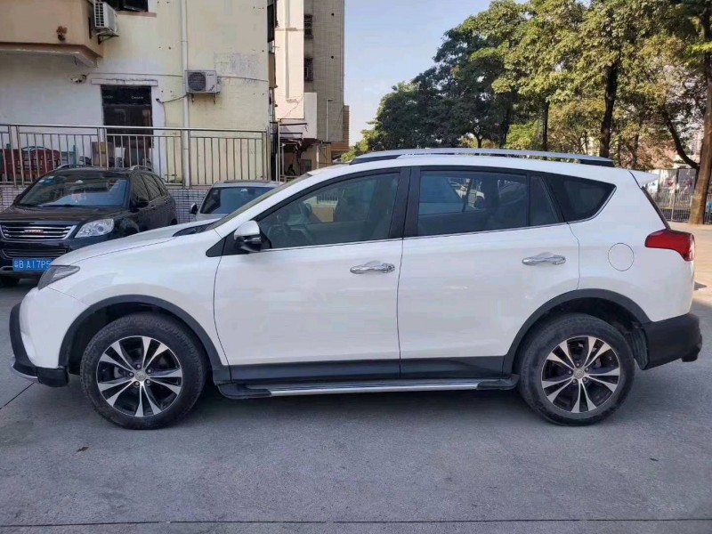 深圳15年豐田RAV42
