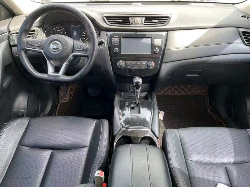 安陽18年日產奇駿4