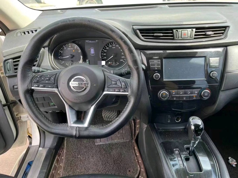 安陽18年日產奇駿8