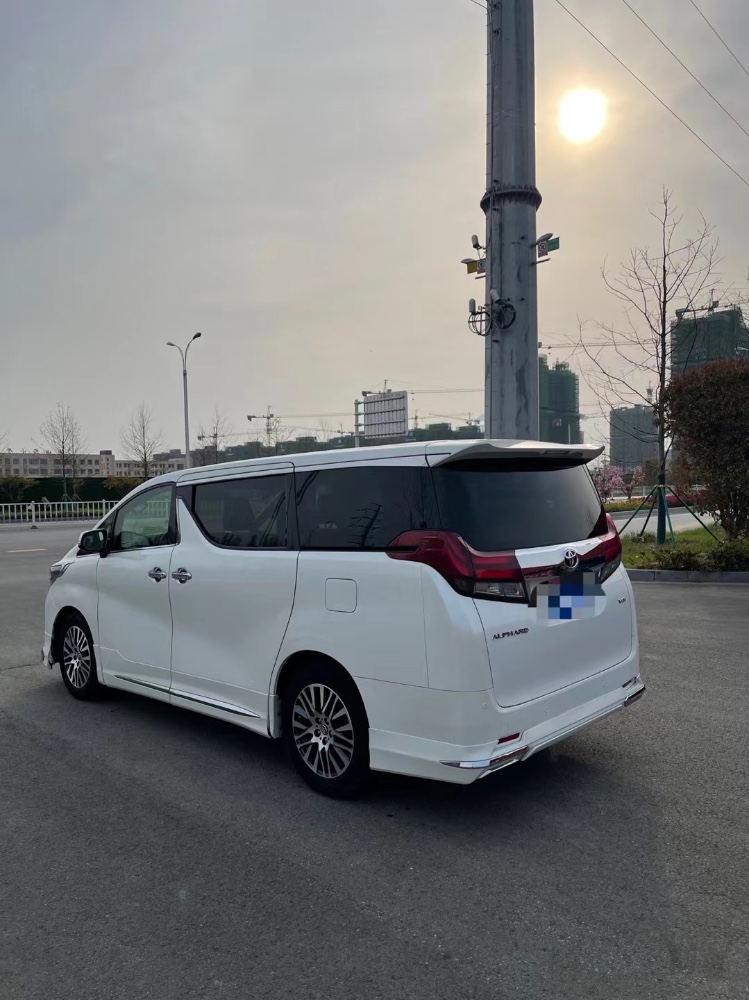 徐州17年丰田埃尔法2