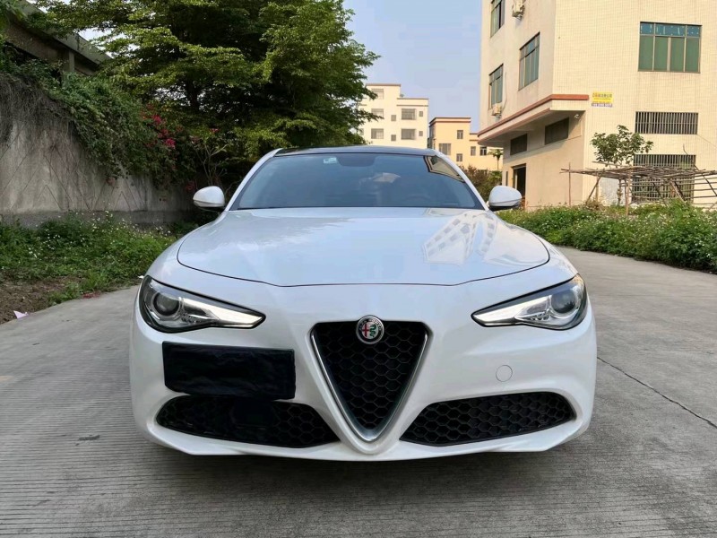 深圳19年阿爾法·羅密歐Giulia1