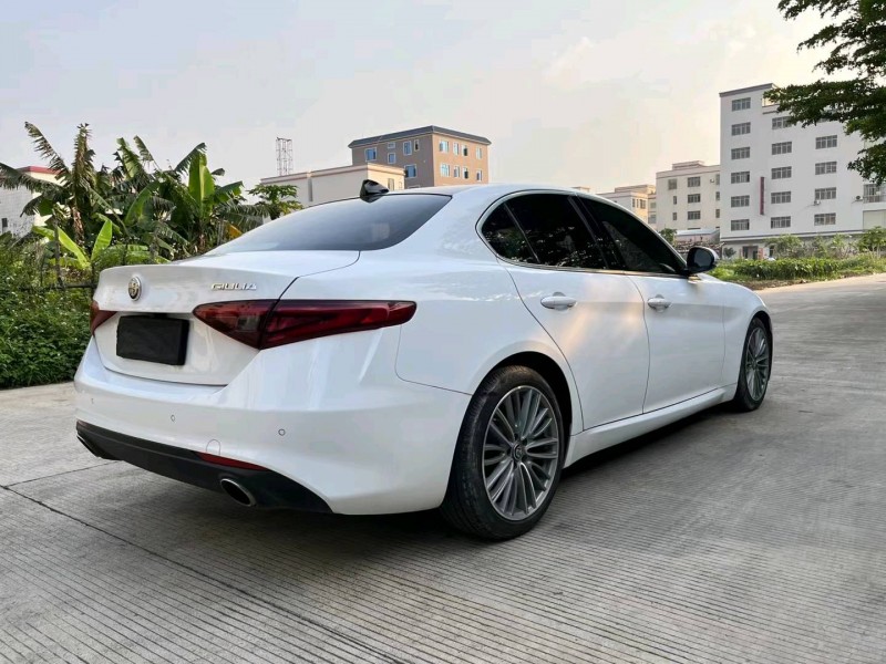 深圳19年阿爾法·羅密歐Giulia6