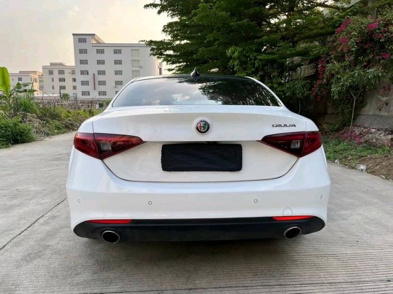 深圳19年阿爾法·羅密歐Giulia5