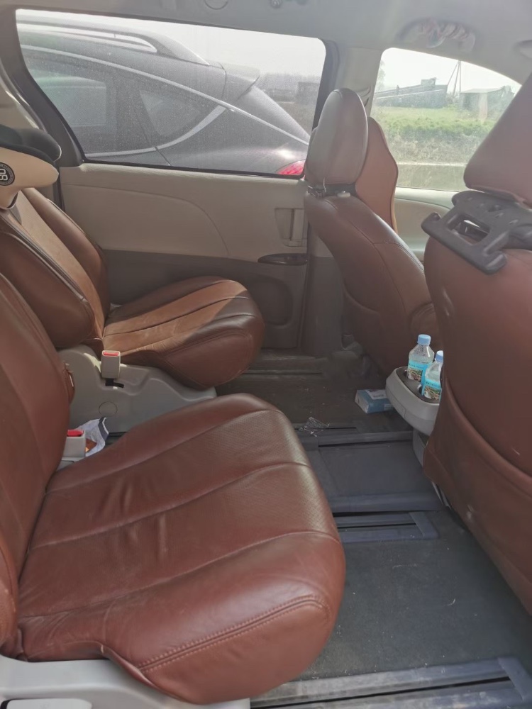 北京13年丰田塞纳4