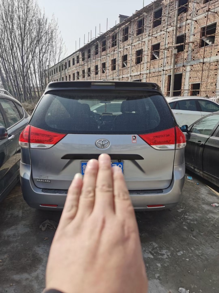 北京13年丰田塞纳3