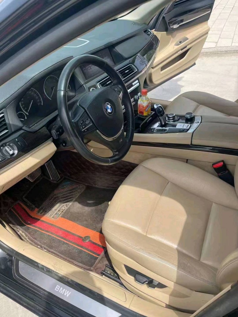 北京11年宝马7系8