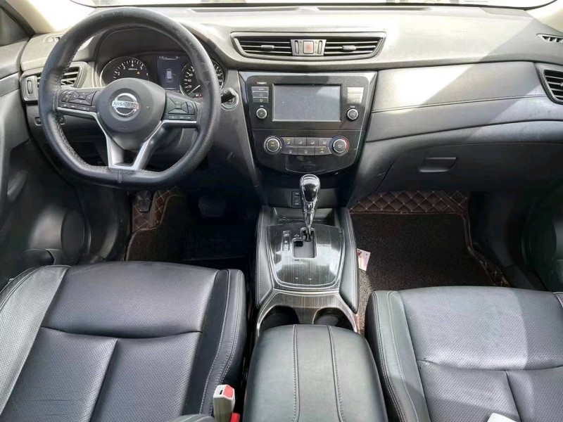 安陽18年日產奇駿4