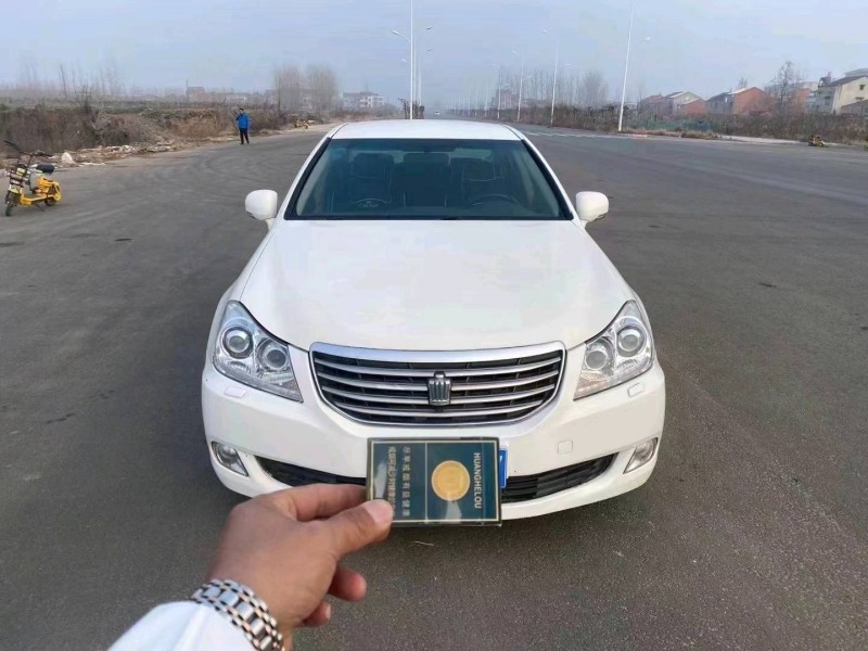 宜昌10年豐田皇冠1