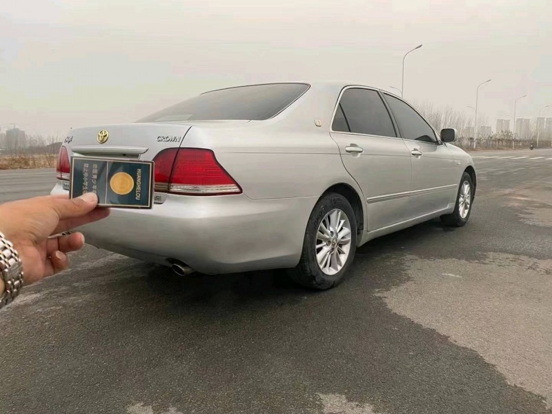 宜昌10年豐田皇冠6