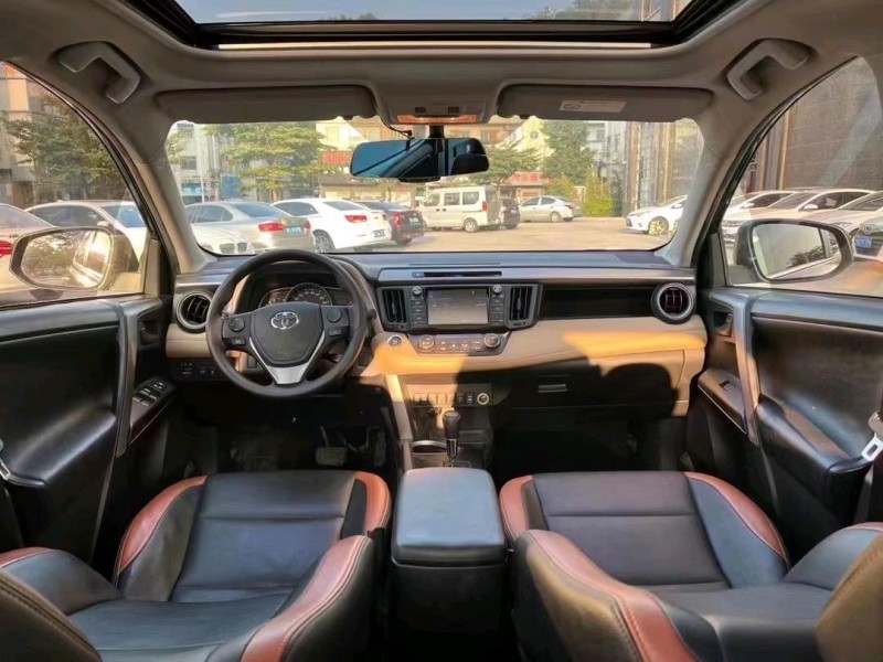 東莞17年豐田RAV4榮放5