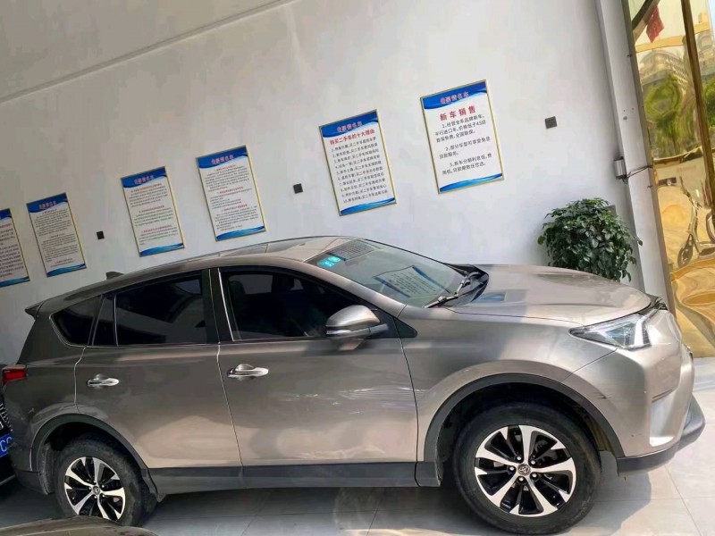 長沙18年豐田RAV4榮放1