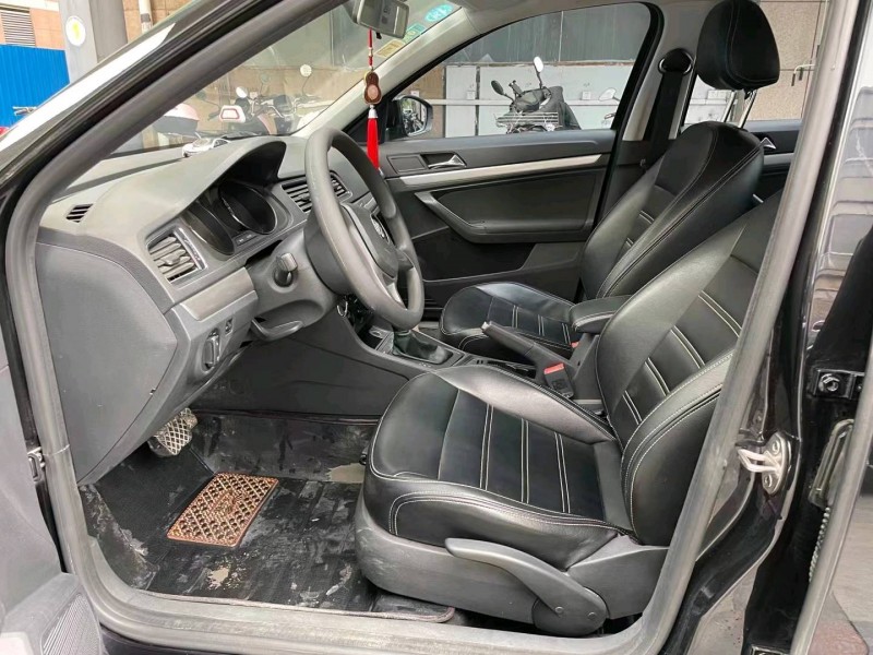 苏州17年大众朗逸4