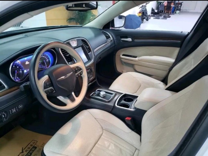安順19年克萊斯勒300C6