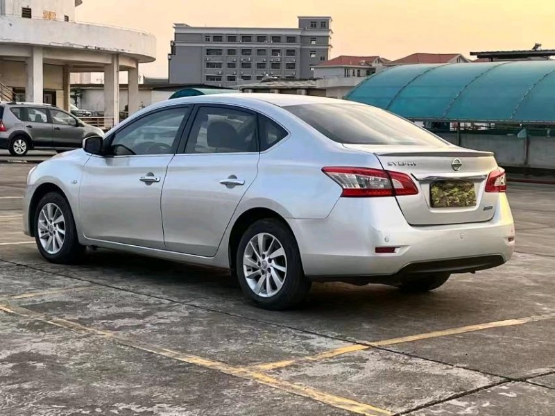 東莞15年日產軒逸8