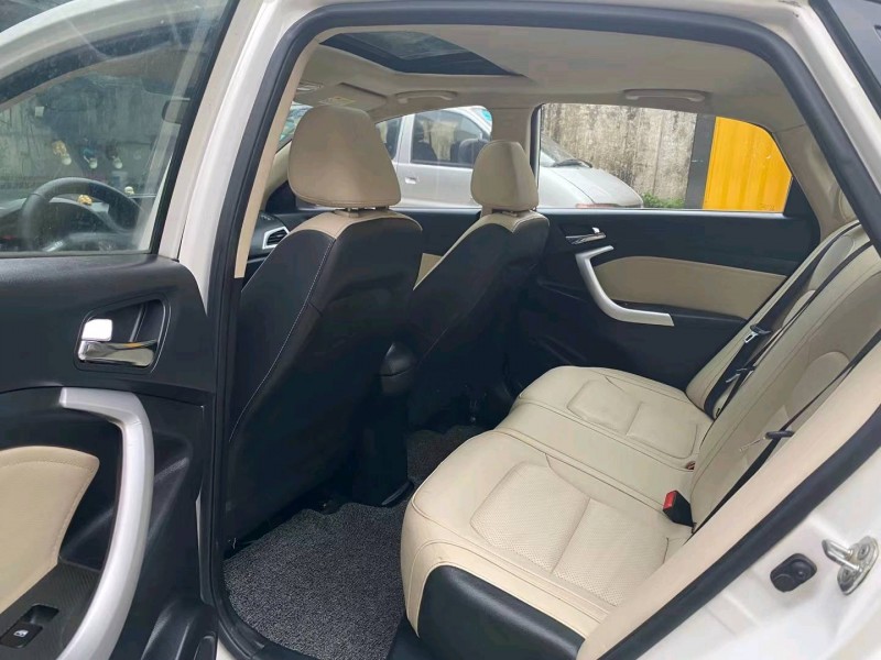 廣州16年長安汽車悅翔V75