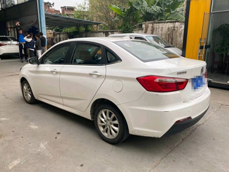 廣州16年長安汽車悅翔V78