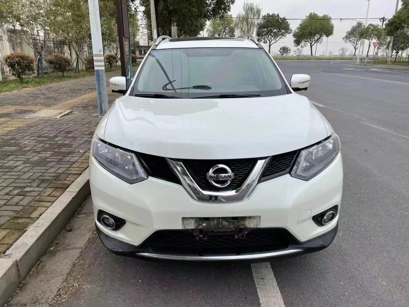 衡陽17年日產奇駿1