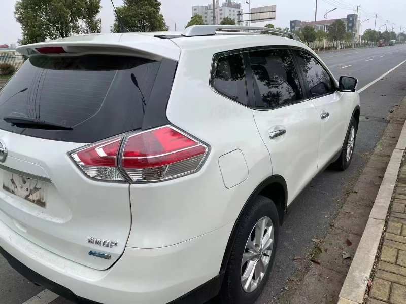 衡陽17年日產奇駿7