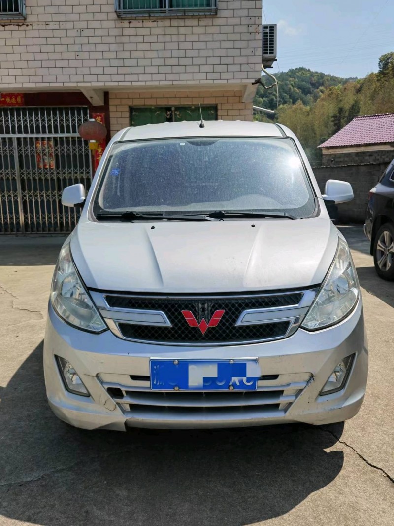 景德鎮18年五菱汽車榮光V1