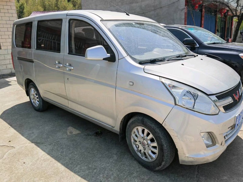 景德鎮18年五菱汽車榮光V3