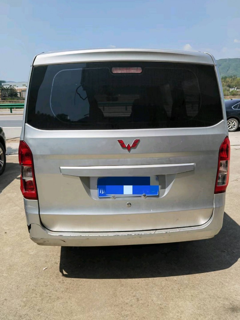 景德鎮18年五菱汽車榮光V9