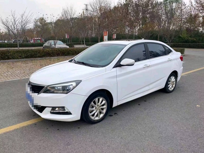 濰坊15年長安汽車悅翔V72