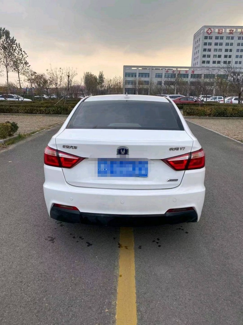 濰坊15年長安汽車悅翔V77