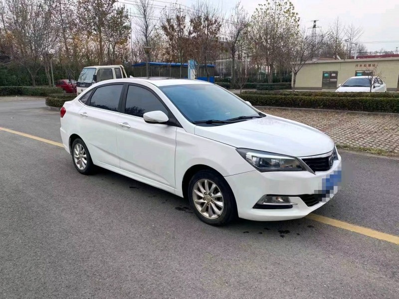 濰坊15年長安汽車悅翔V79