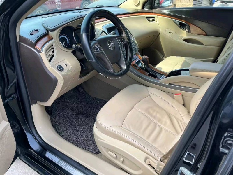 徐州12年别克君越6