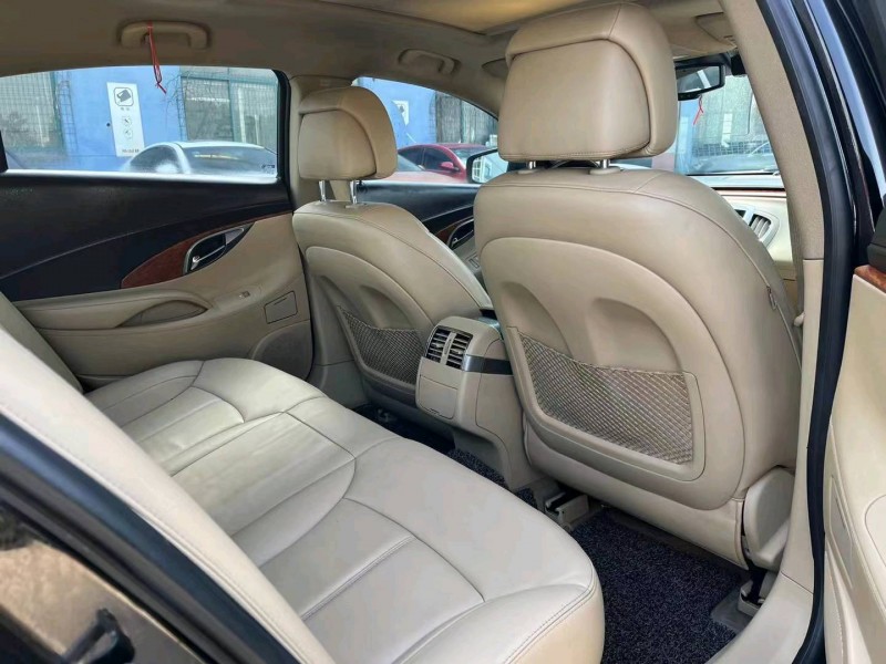 徐州12年别克君越7