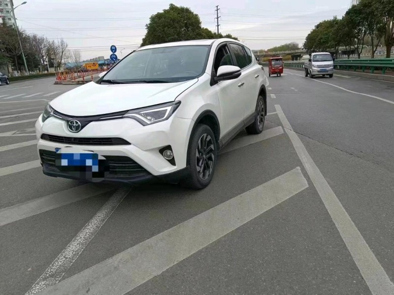 濟南17年豐田RAV4榮放2