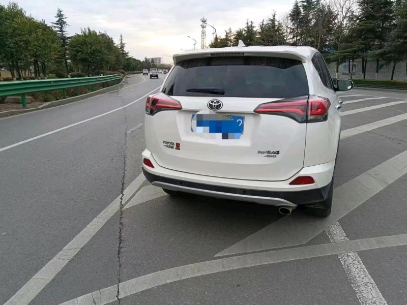 濟南17年豐田RAV4榮放6
